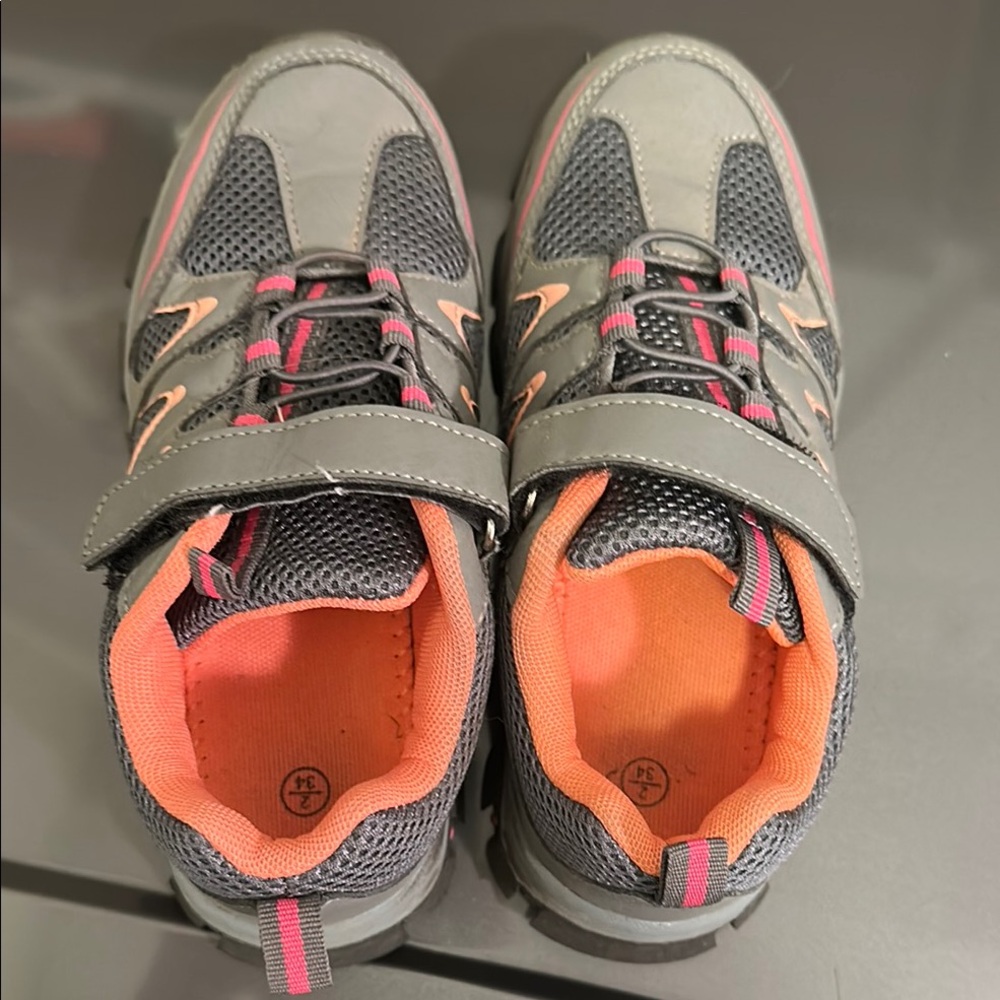 Girls size 2 Gray and Pink Kids Hiking Shoes - Picture 4 of 4